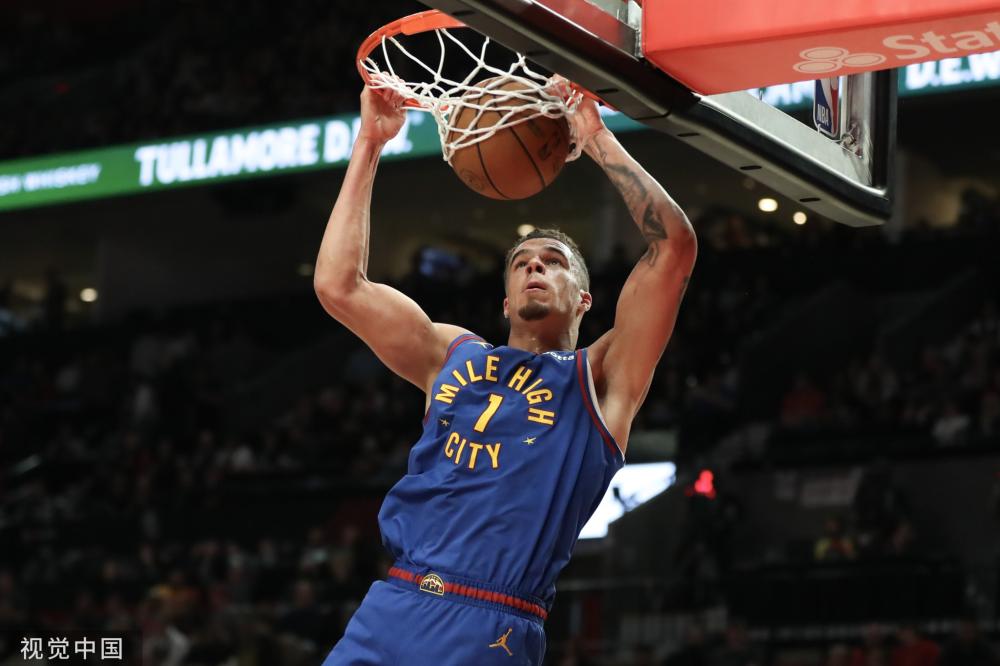 主场对阵海港，亚泰球迷拉横幅：欢迎莱昂纳多回家.