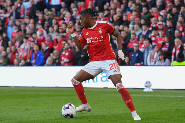 体坛：定南赣联外援埃里克斯或随刘建业加盟重庆铜梁龙（体坛称：定南赣联外援埃里克斯或将随刘建业一同加盟重庆铜梁龙）