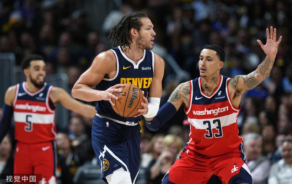 鲍威尔抵达迈阿密熟悉更衣室新环境.